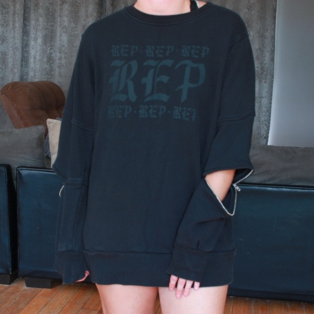 TAYLOR SWIFT black Reputation tour zip crewneck